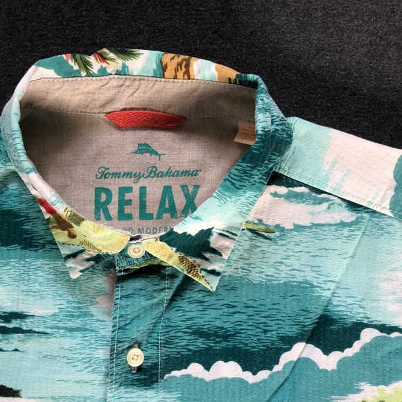 Tommy Bahama Island Hawaiian Shirt (modern fit) size M - Picture 3 of 7
